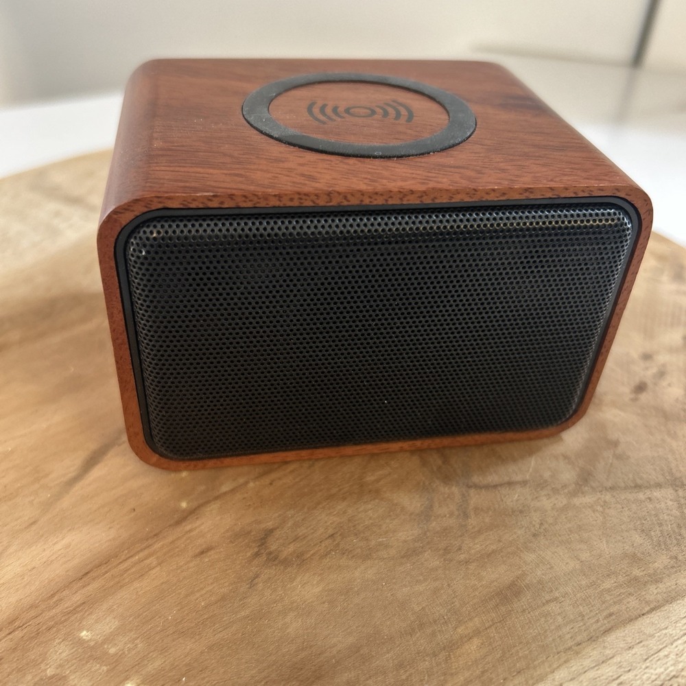 Mahogany Wood Crafted 2-in-1‎ Bluetooth Speaker & Wireless Charger
